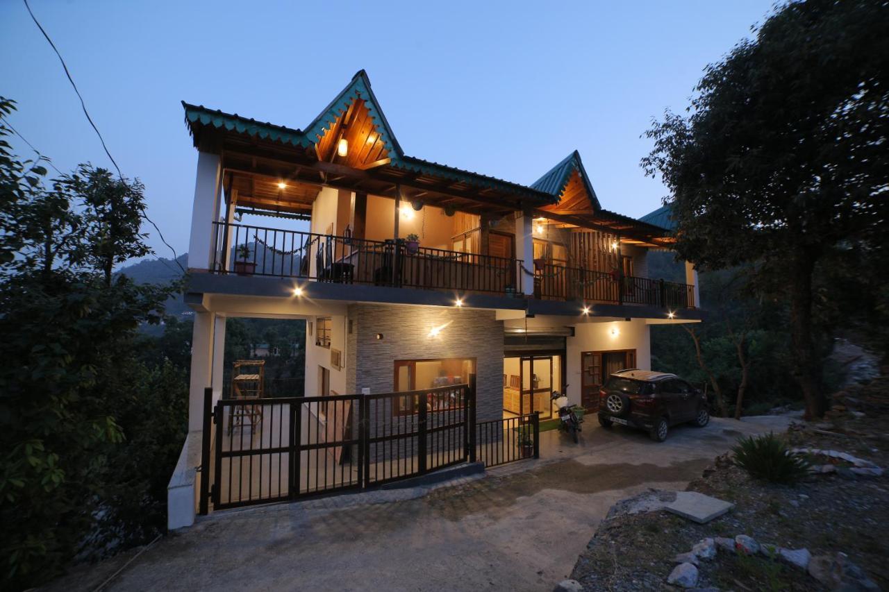 The Wooden Umbrella Near Kaichi Dhaam Homestay